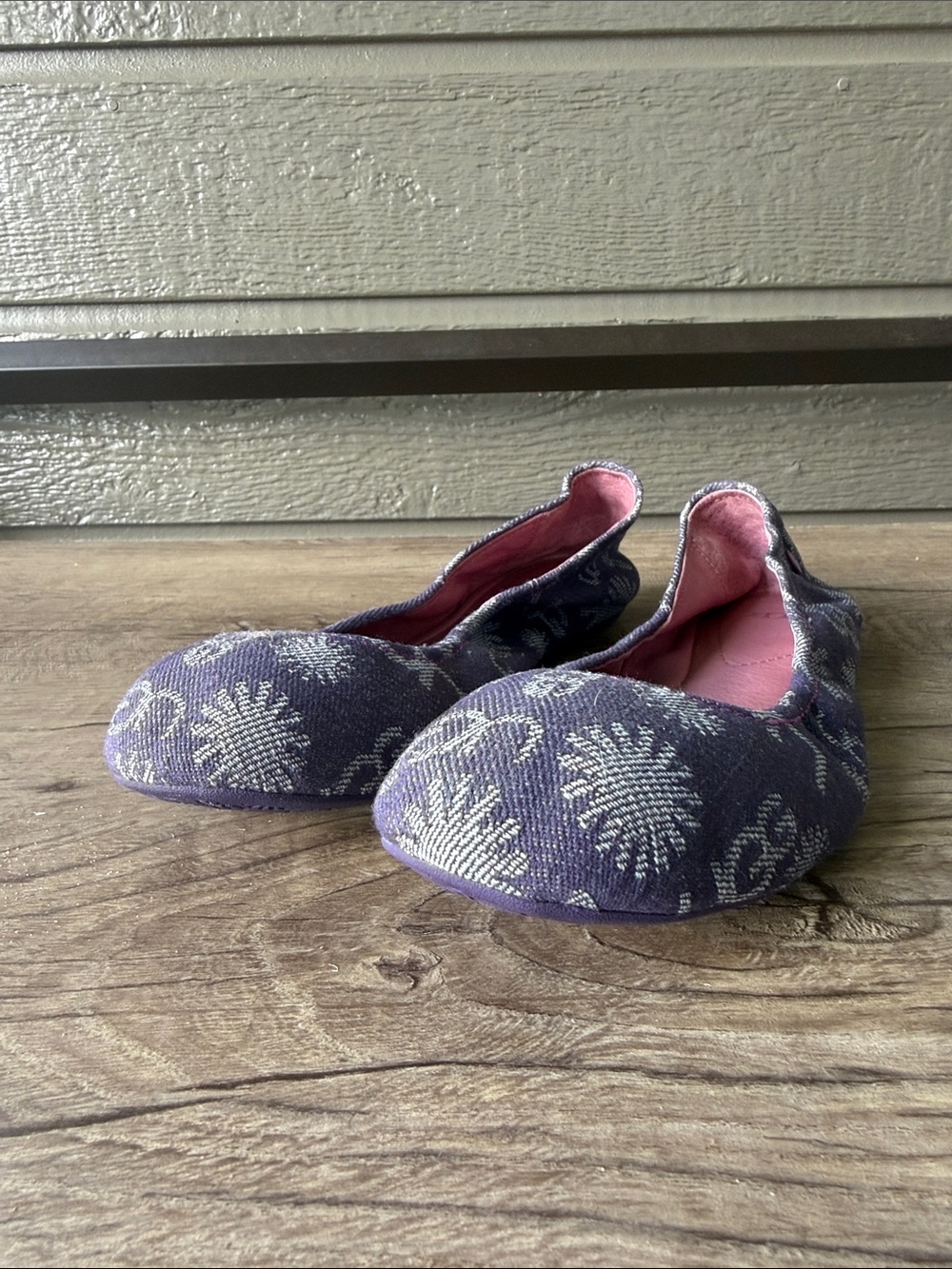 UGG Women’s Purple Patterned Slip-On Flats size 9